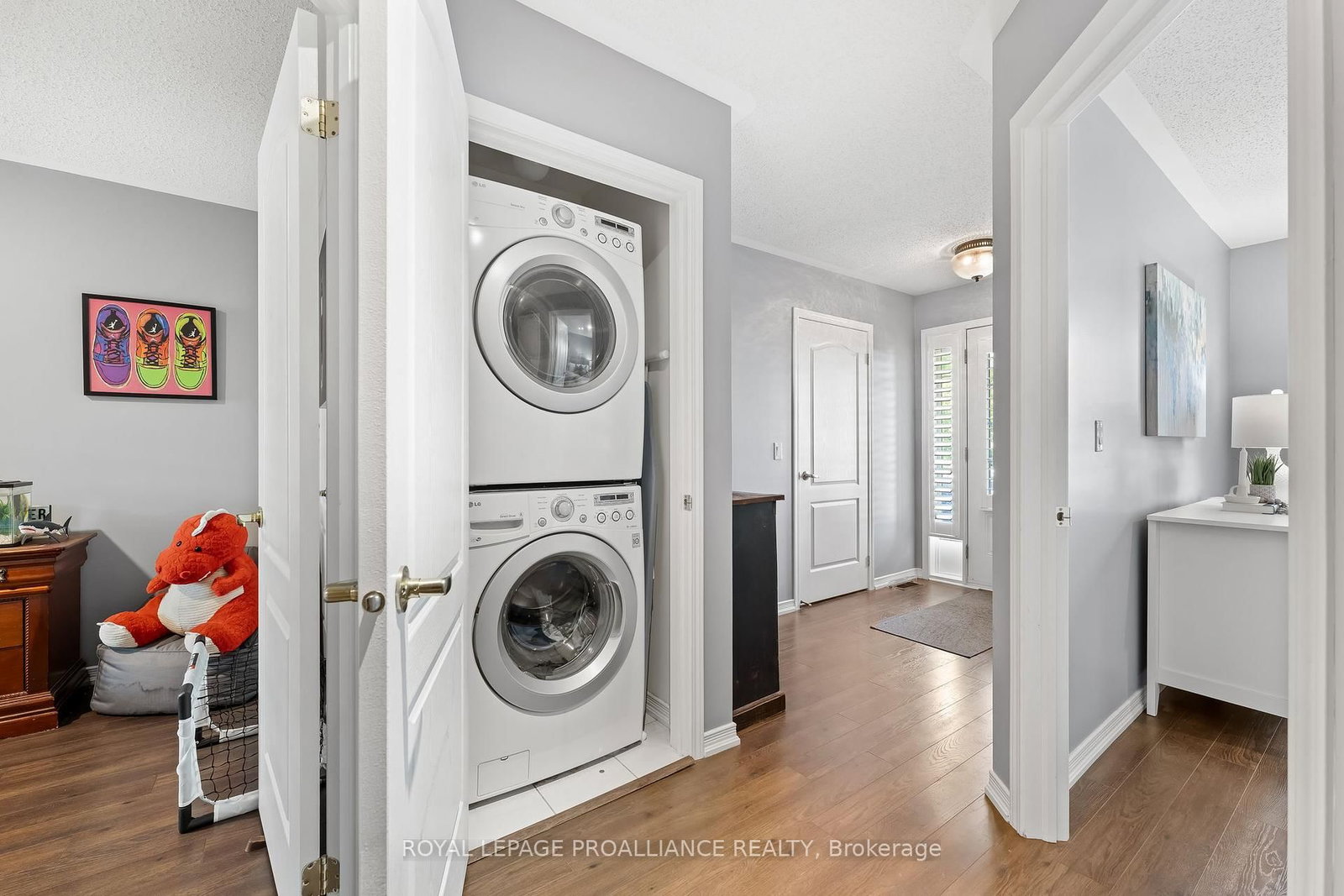 Listing Image 12