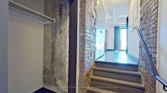 306 - 121 King Street