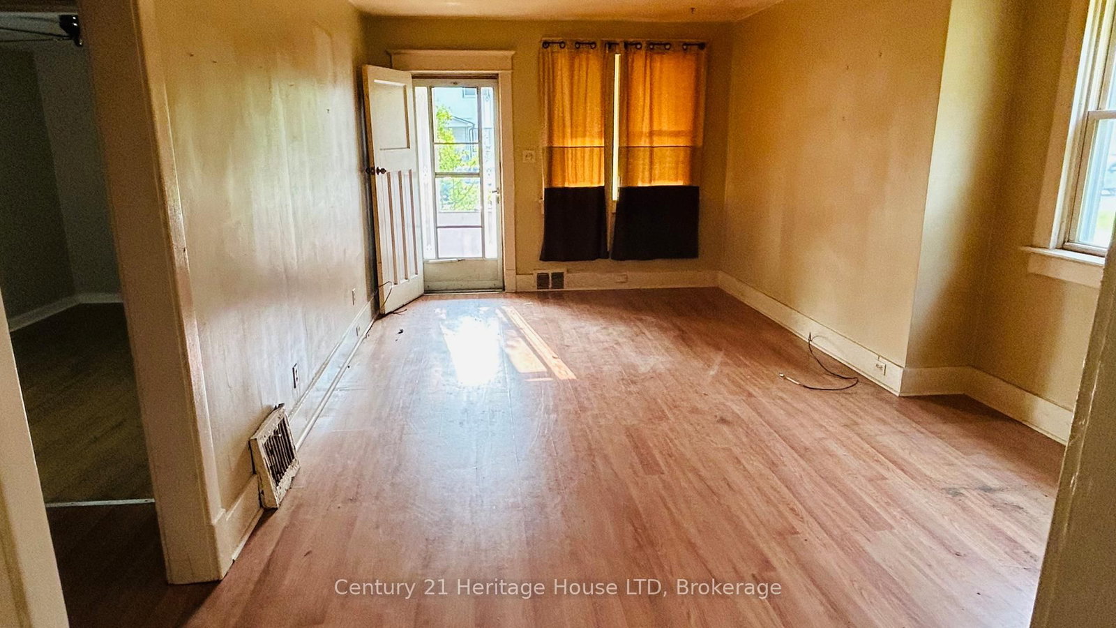 Listing Image 5