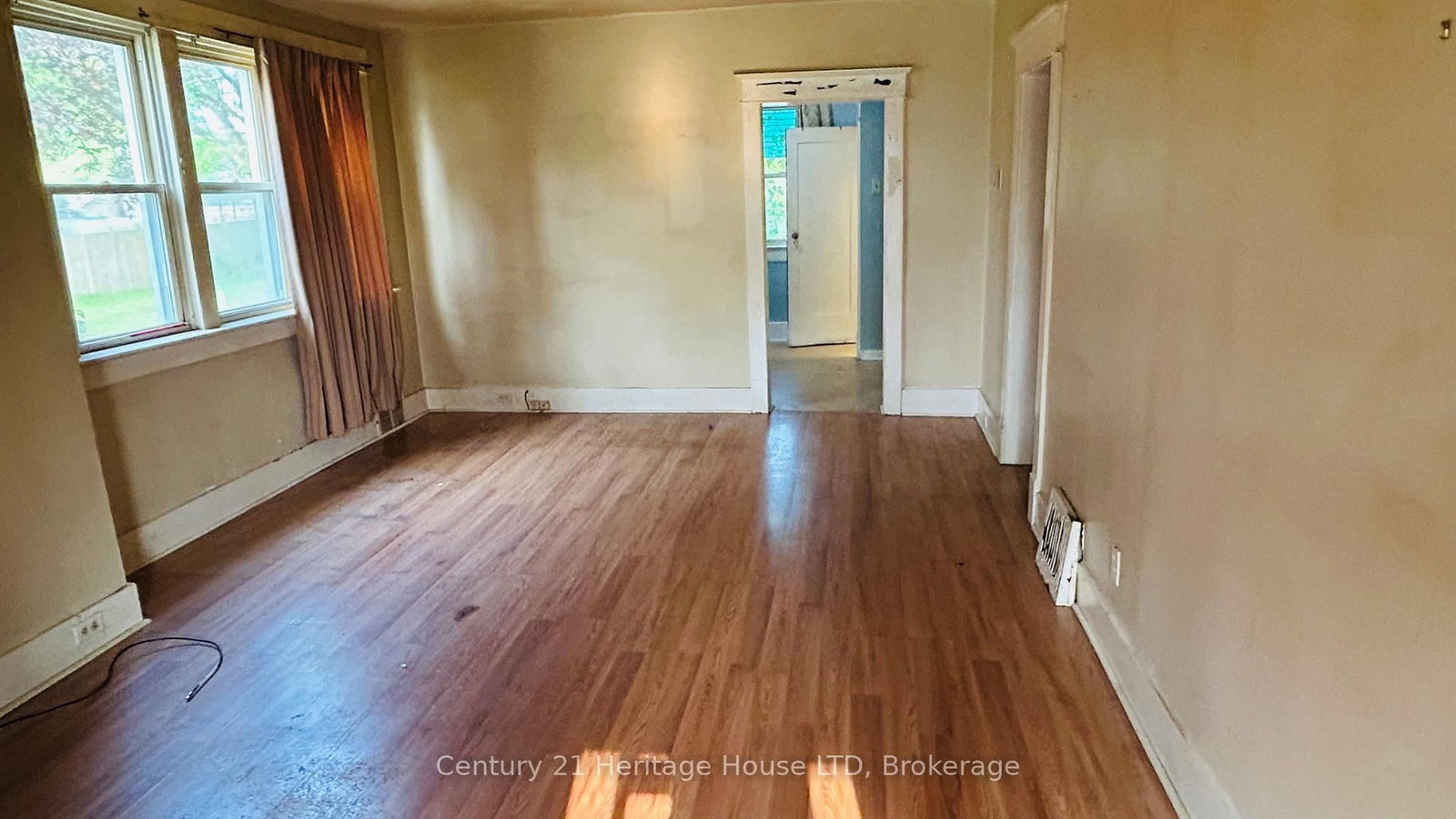 Listing Image 6