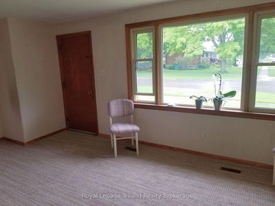 1013 Sovereign Rd, Woodstock - North image-0-2