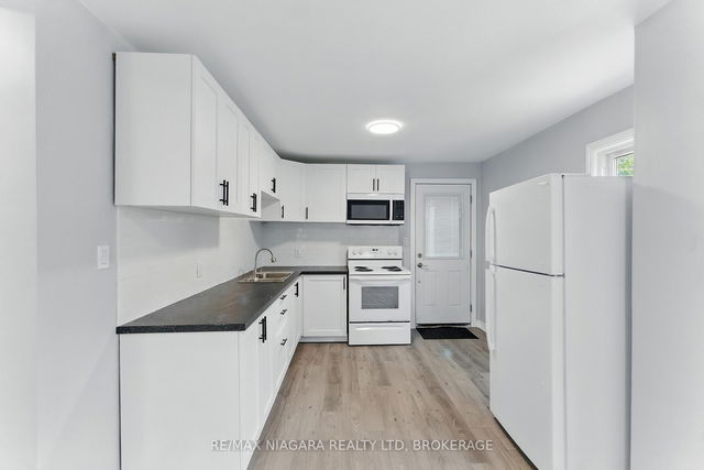 Main - 290 Scholfield Avenue