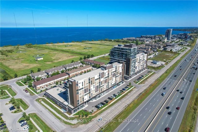 304 - 560 North Service Road