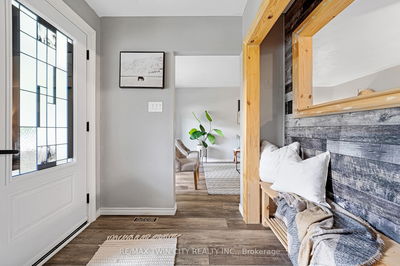 93 Christopher Dr, Cambridge -  image-0-1