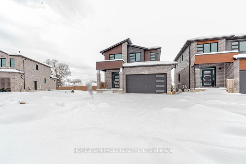 40 Moon Cres, Cambridge -  image-0-0