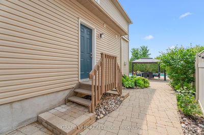 421 Keith Cres, Orleans - Mer Bleue/Bradley Estates/Anderson Park image-0-3