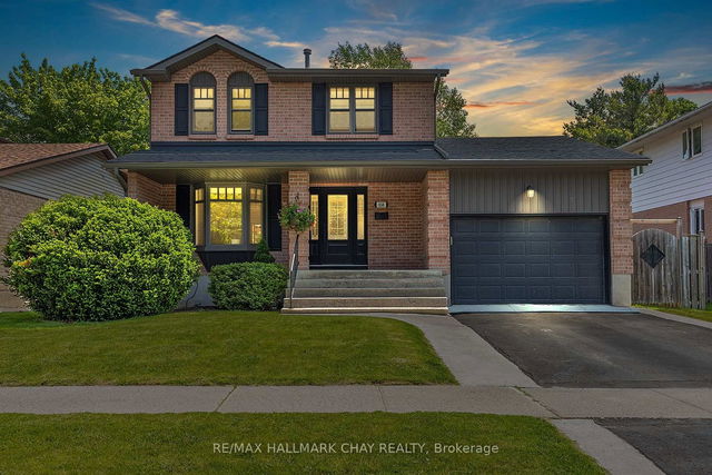 850 Rowantree Crescent