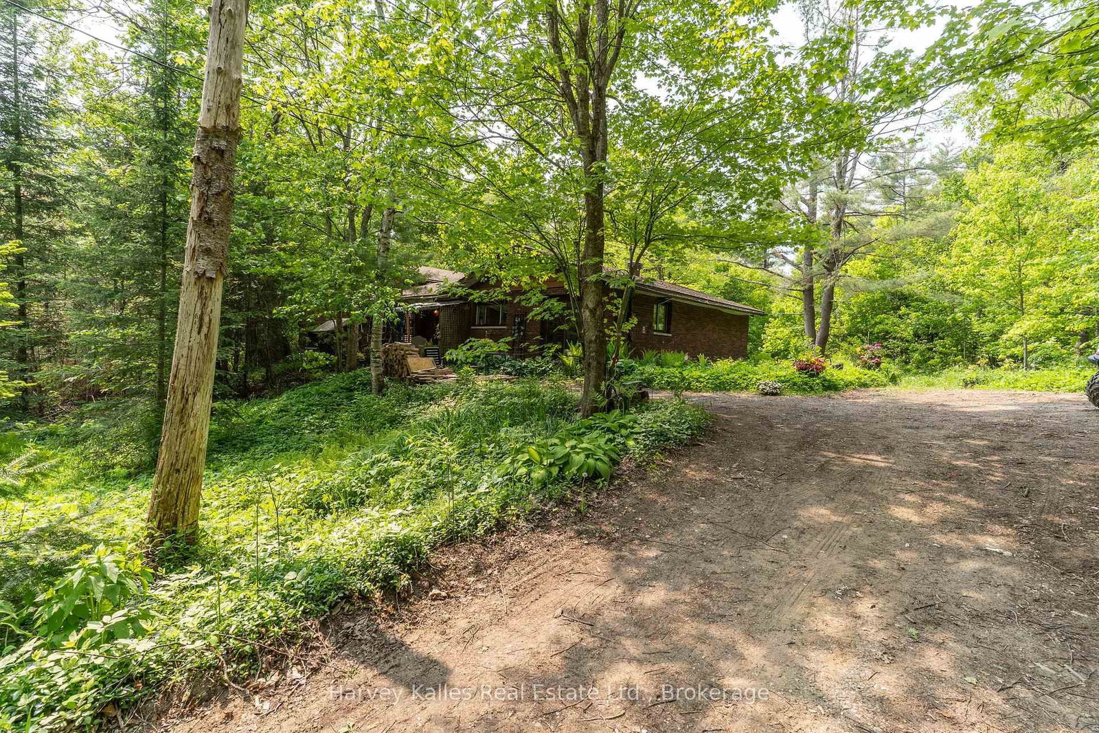 Detached House for sale at 1099 Peterson Road, Bracebridge, Ontario, P1L 1X1 - Draper - MLS: X12205588