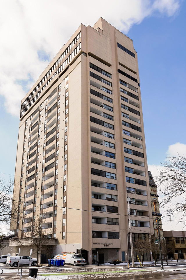 801 - 389 Dundas Street