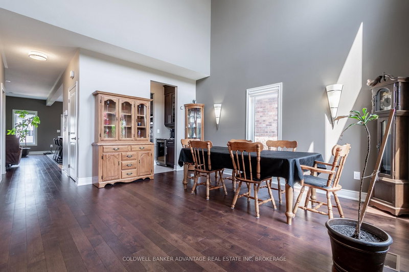 135 Forest Ridge Crt, Welland, L3C 0C2 | Image 3