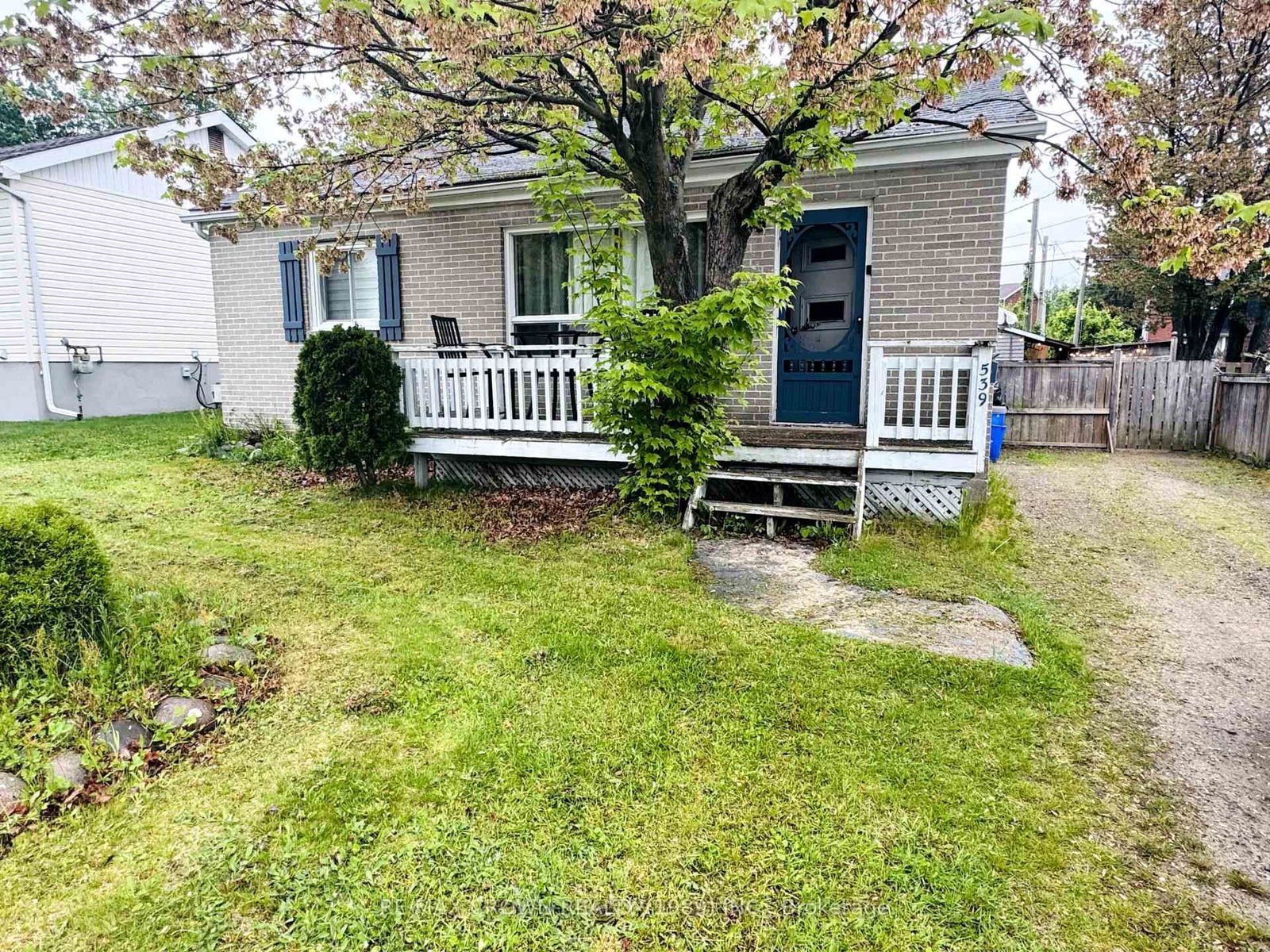 Listing photo 2