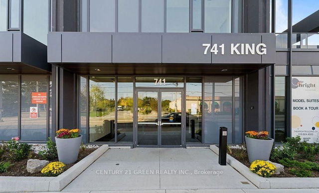 1605 - 741 King Street W