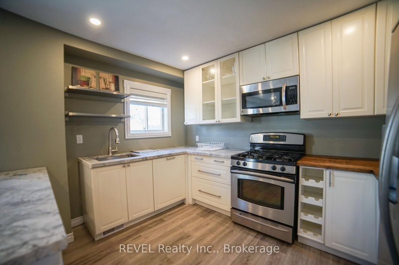 32 Edmund St, St. Catharines, L2R 2G2 | Image 2