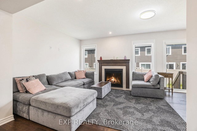 552 Roundleaf Way, Ottawa, ON | Condos.ca