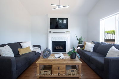 927 COMO Cres, Orleans - Fallingbrook/Pineridge image-0-3