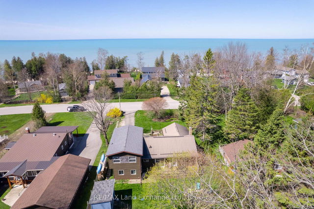 180 Huron Road N