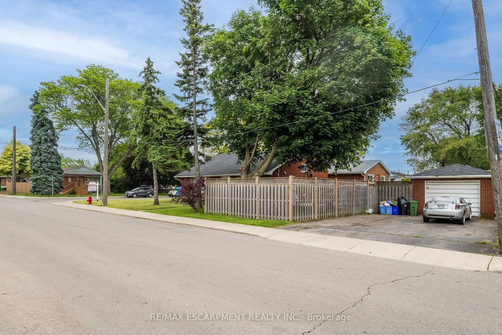 Detached House for sale at 10 South Bend Road, Hamilton, Balfour, L9A 2A7 - MLS: X12209710