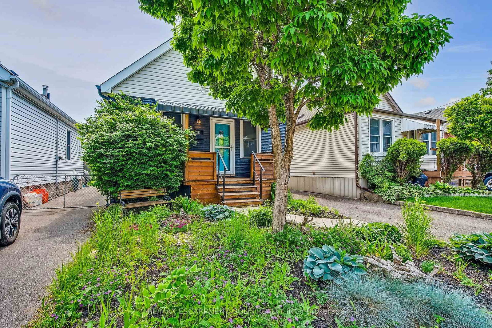 Detached House for sale at 36 Barons Avenue, Hamilton, Homeside, L8H 5A2 - MLS: X12210305