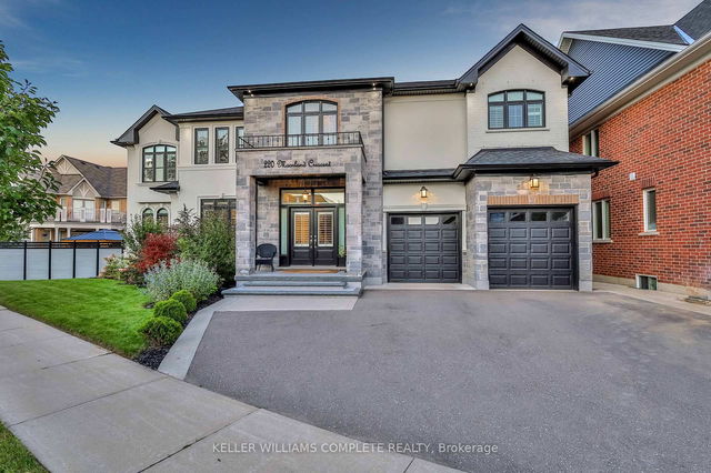220 MOORLAND Crescent