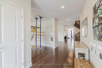 131 Escarpment Crescent — photo 6
