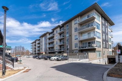 Condo sold at 211-16 Markle Crescent, Hamilton, Ontario, L9G 0H4 - Ancaster - MLS: X12210811