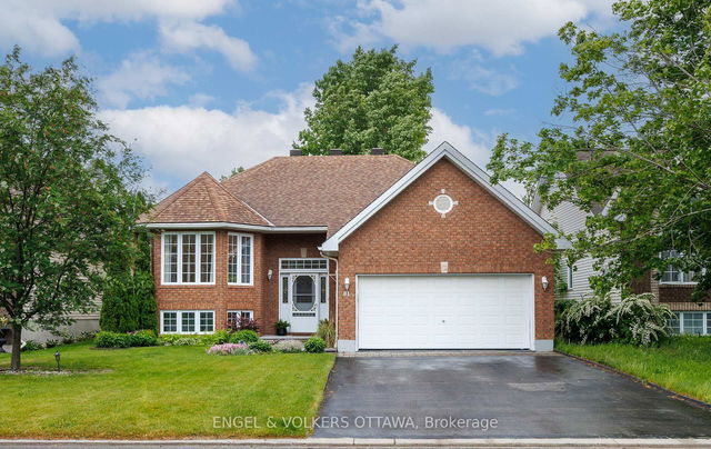 81 Lloydalex Crescent