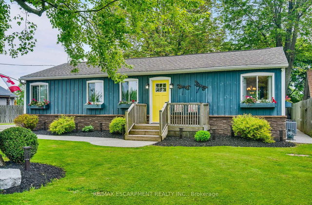 8 Beach Road