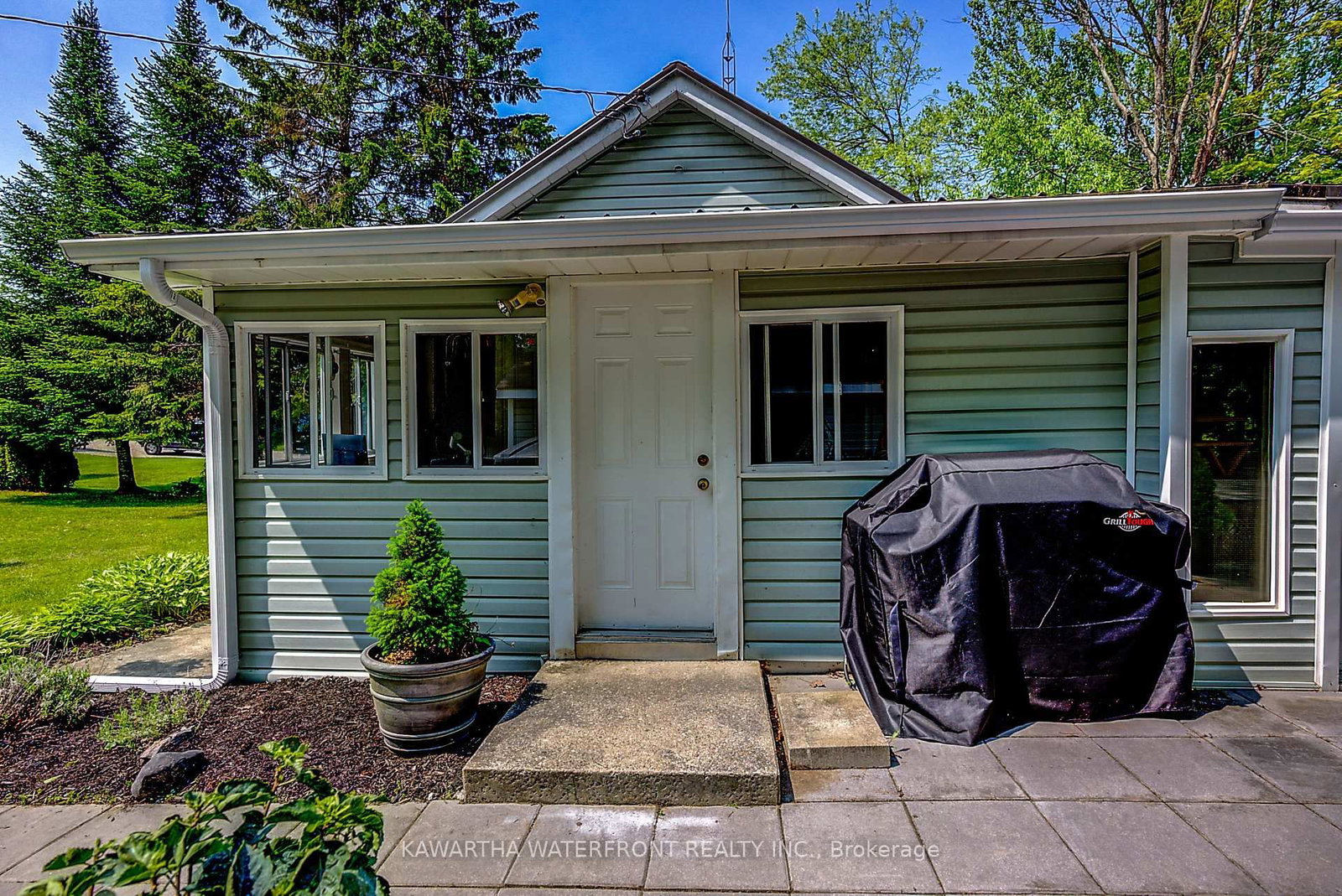 Listing Image 4