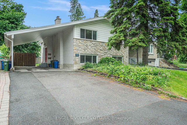 886 Ivanhoe Avenue