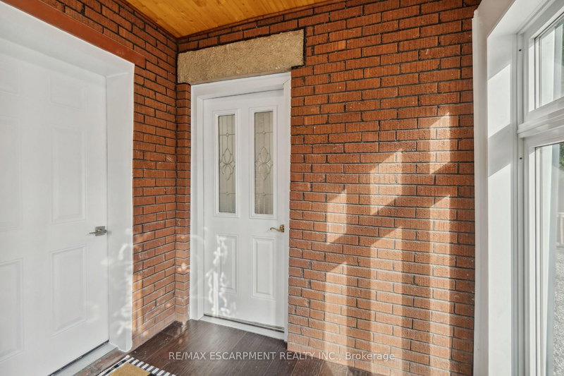 Upper - 200 Waterloo Ave, Guelph, N1H 3J5 | Image 2