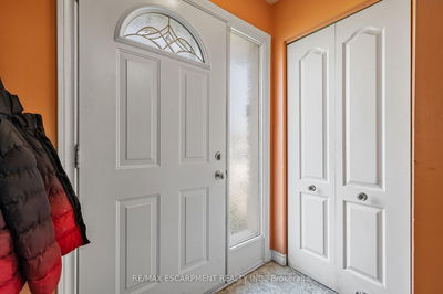 22 Glen Castle Dr, Hamilton - Stoney Creek image-0-3