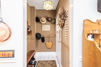 31 Victoria Terr, Grimsby - Grimsby Beach image-0-4