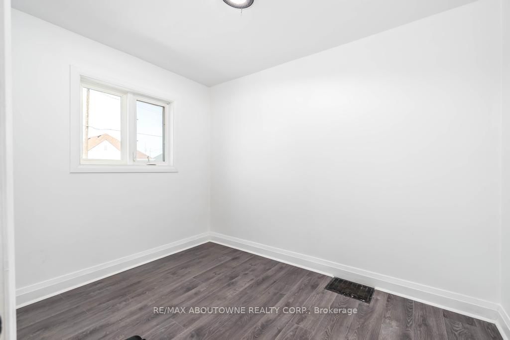 Detached House for sale at 126 HARMONY Avenue, Hamilton, Homeside, L8H 4Y3 - MLS: X12212858