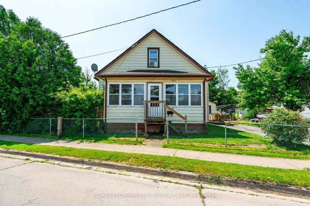 1024 RAILROAD Avenue E