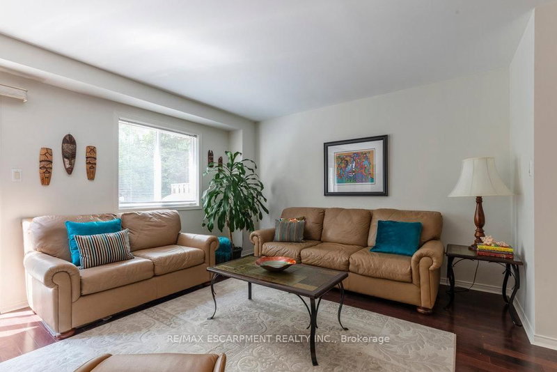 1 - 31 Moss Blvd, Hamilton, L9H 7A6 | Image 3