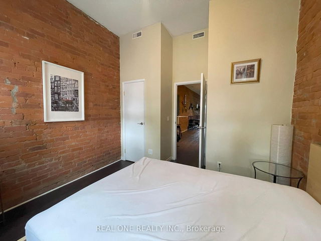 1 - 173 King Street E