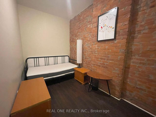1 - 173 King Street E