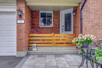 30 Sovereign Ave, Ottawa - Craig Henry/Woodvale image-0-2