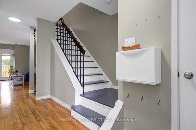 30 Sovereign Ave, Ottawa - Craig Henry/Woodvale image-0-3