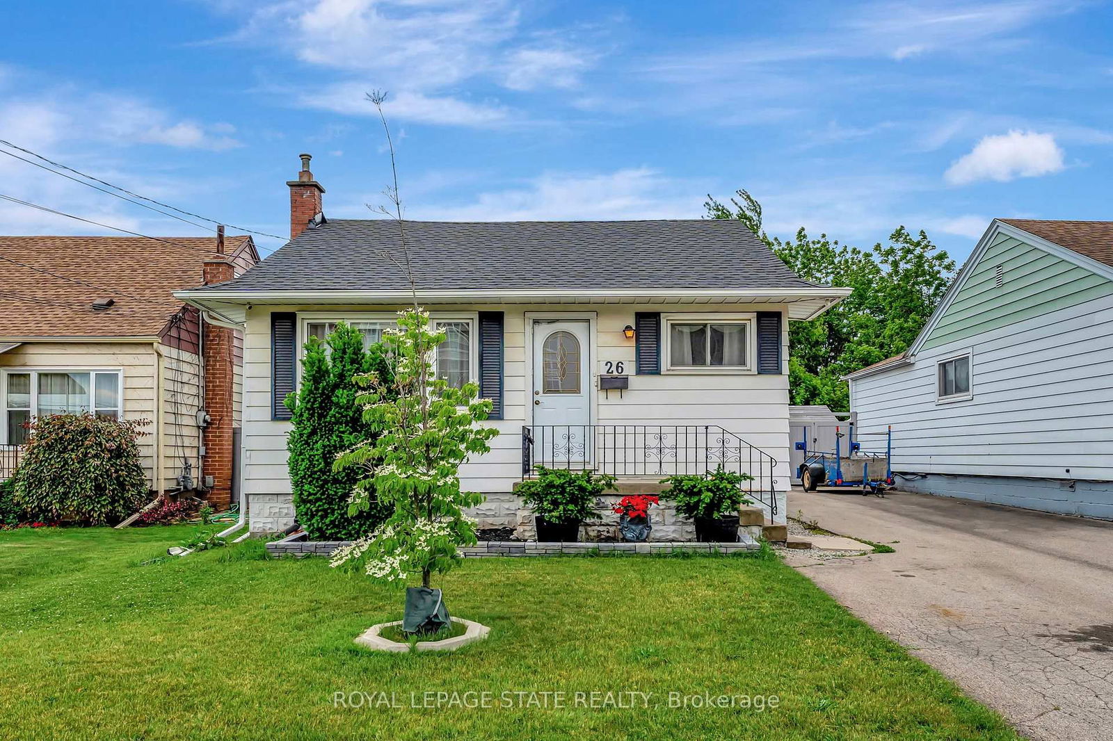 Detached House for sale at 26 Adeline Avenue, Hamilton, Normanhurst, L8H 5T4 - MLS: X12215508