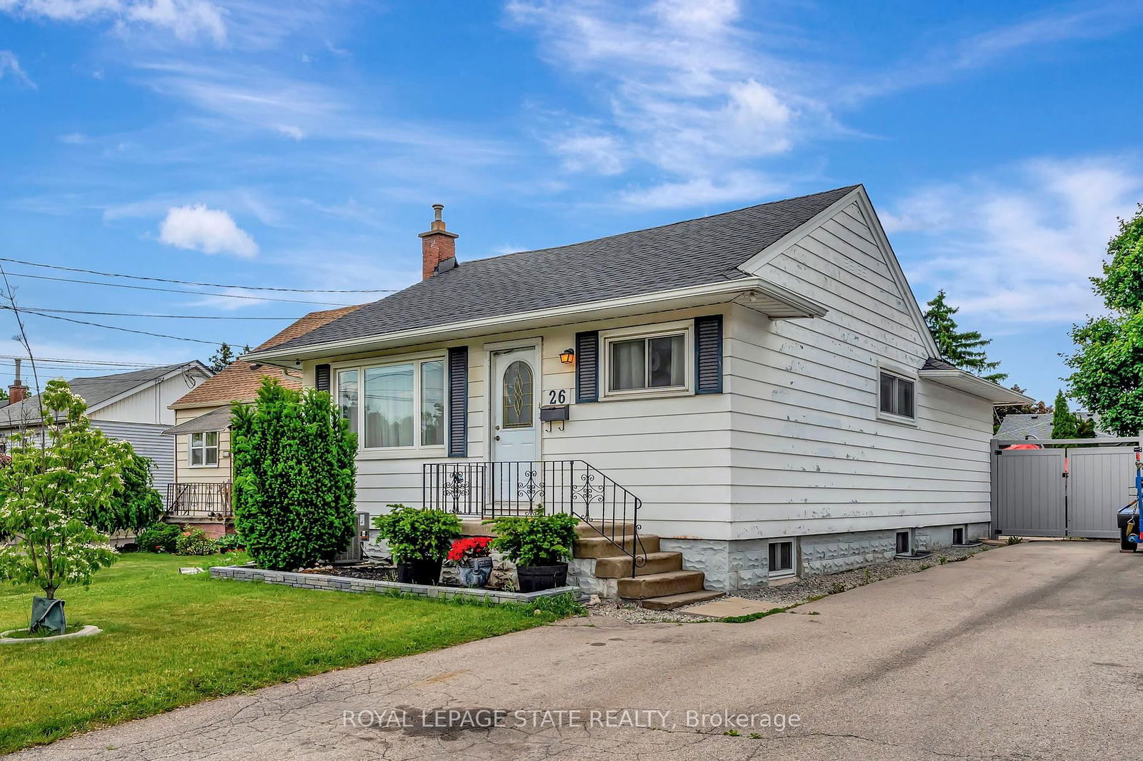 Detached House for sale at 26 Adeline Avenue, Hamilton, Normanhurst, L8H 5T4 - MLS: X12215508