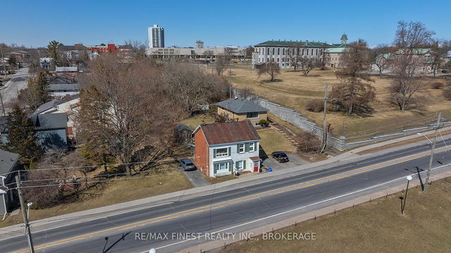 589 King Street W
