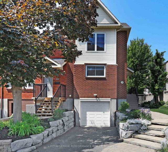 688 Tweedsmuir Avenue