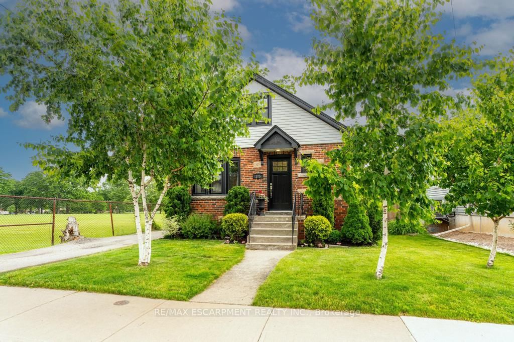 Detached House for sale at 175 Brucedale Avenue, Hamilton, Centremount, L9A 1N8 - MLS: X12216951