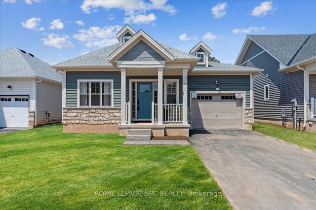 7 BEACHWALK Crescent