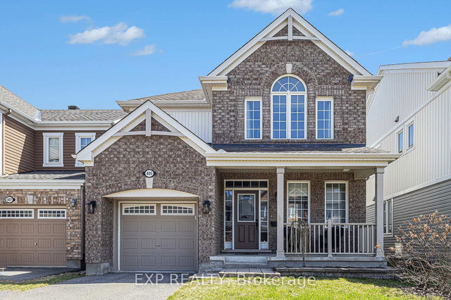 405 Meadowhawk Crescent