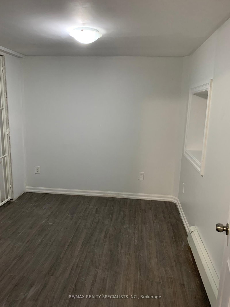 4 - 108 Queenston St, St. Catharines, L2R 2Z3 | Image 2