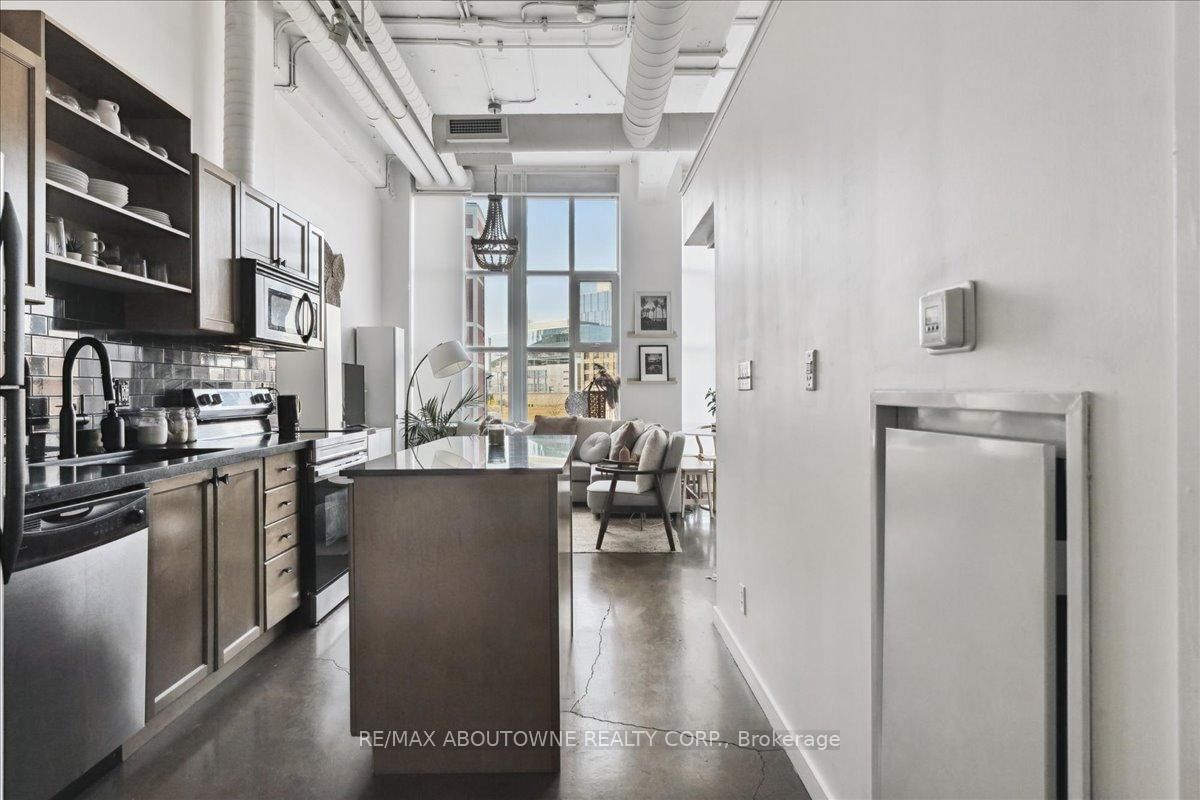 Condo for sale at 232-404 King Street, Kitchener, N2G 4Z9 - MLS: X12217415