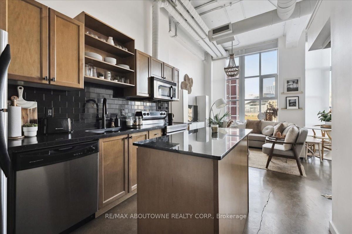 Condo for sale at 232-404 King Street, Kitchener, N2G 4Z9 - MLS: X12217415
