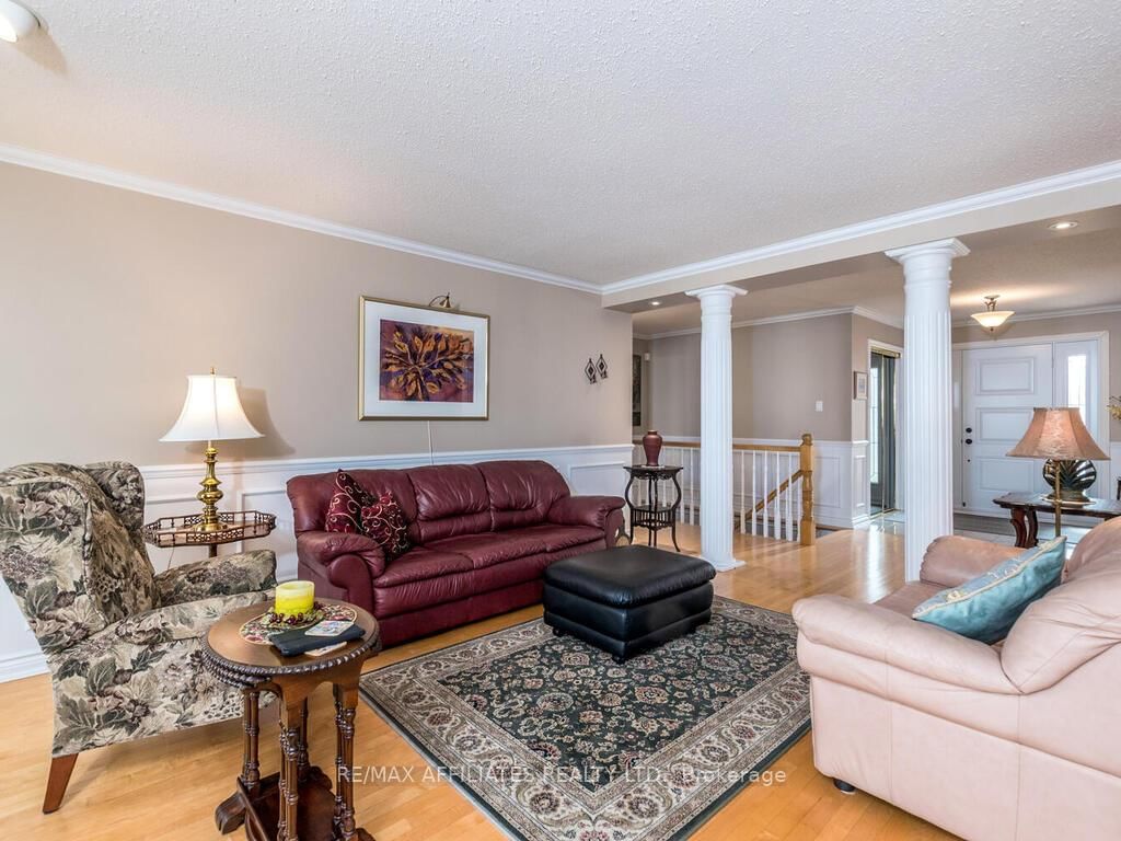 Listing Image 5